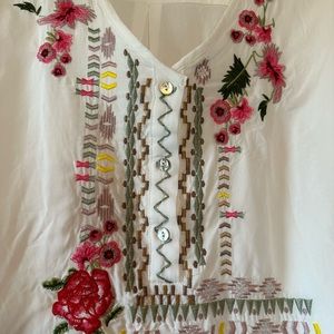 Tunic top with embroidered decoration